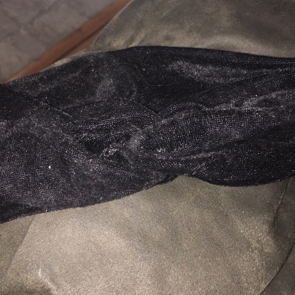 Black head band
